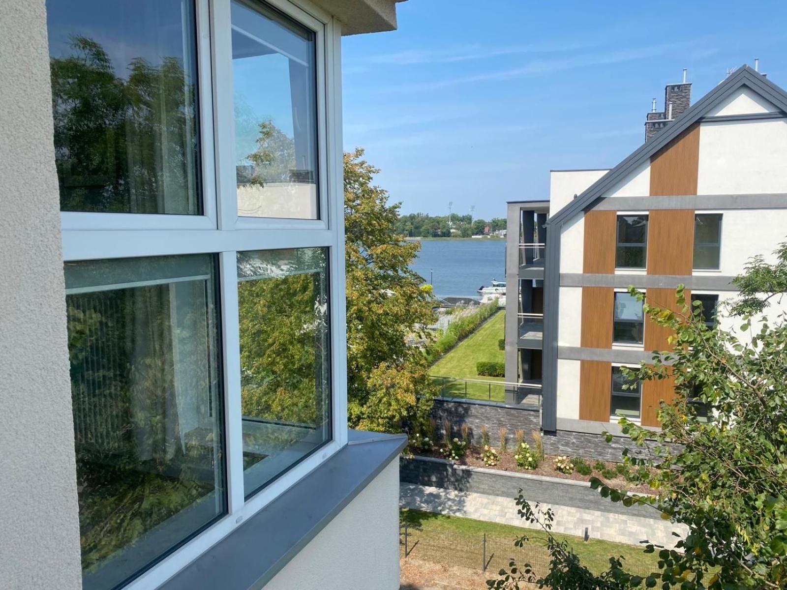Nad Jeziorem Apartment *